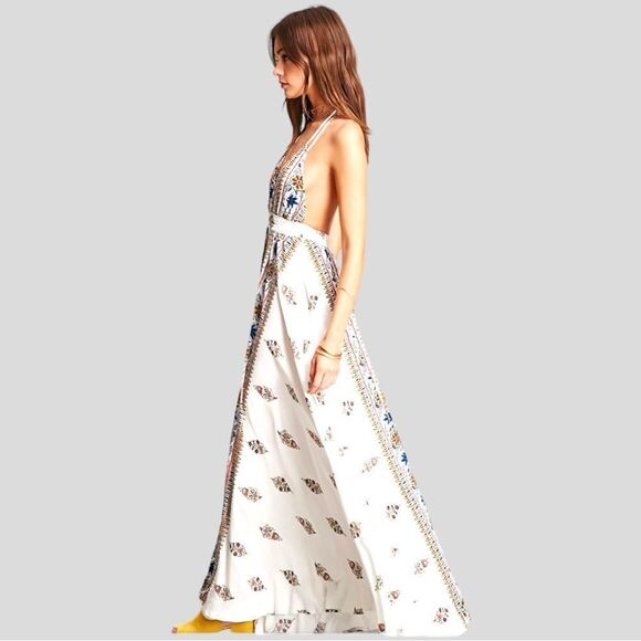 Selfie Leslie floral halter maxi dress! - Picture 3 of 13